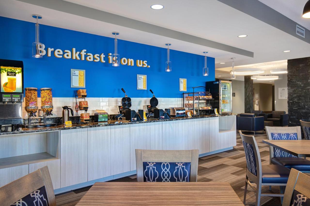 Days Inn & Suites By Wyndham Warman Buitenkant foto