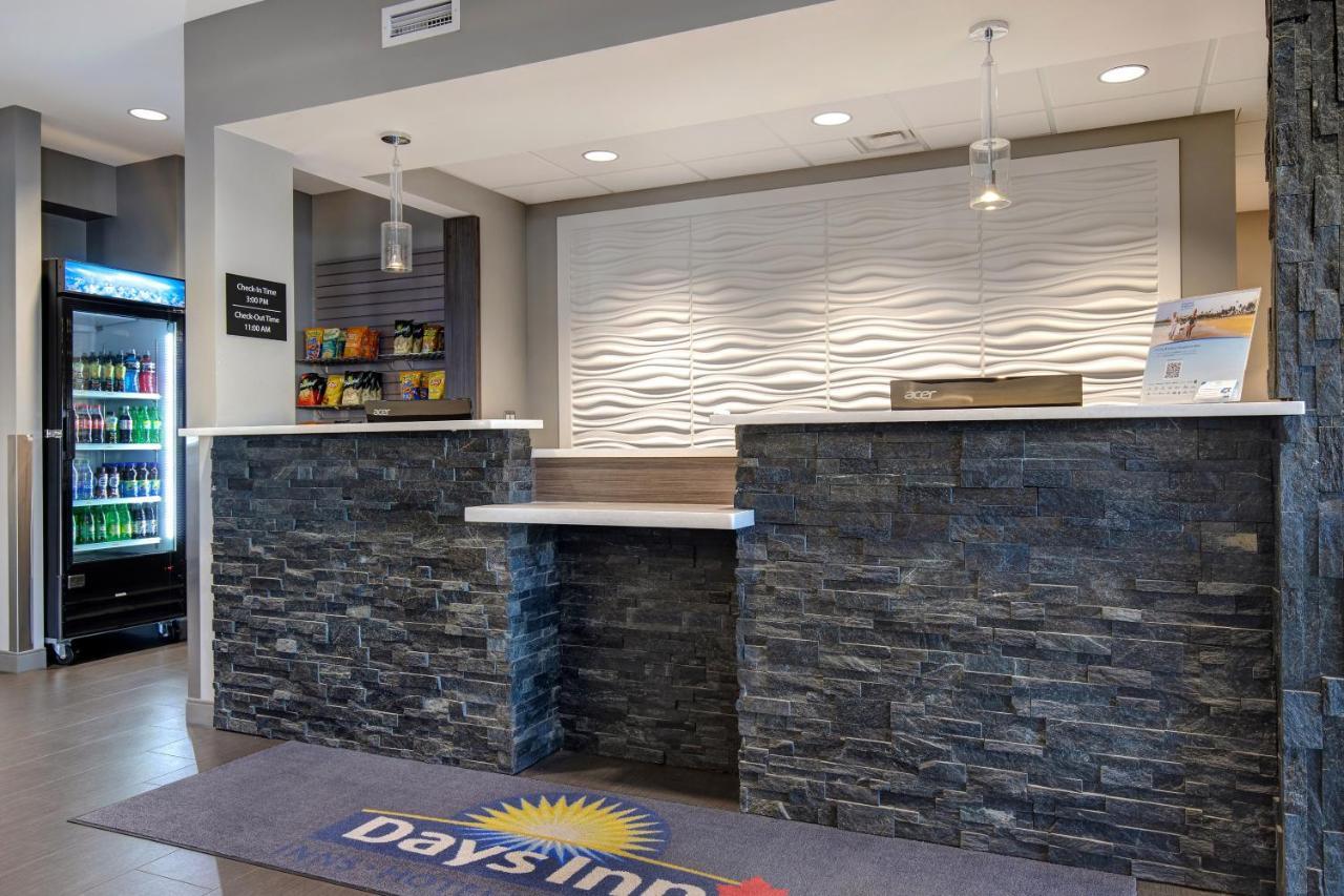 Days Inn & Suites By Wyndham Warman Buitenkant foto