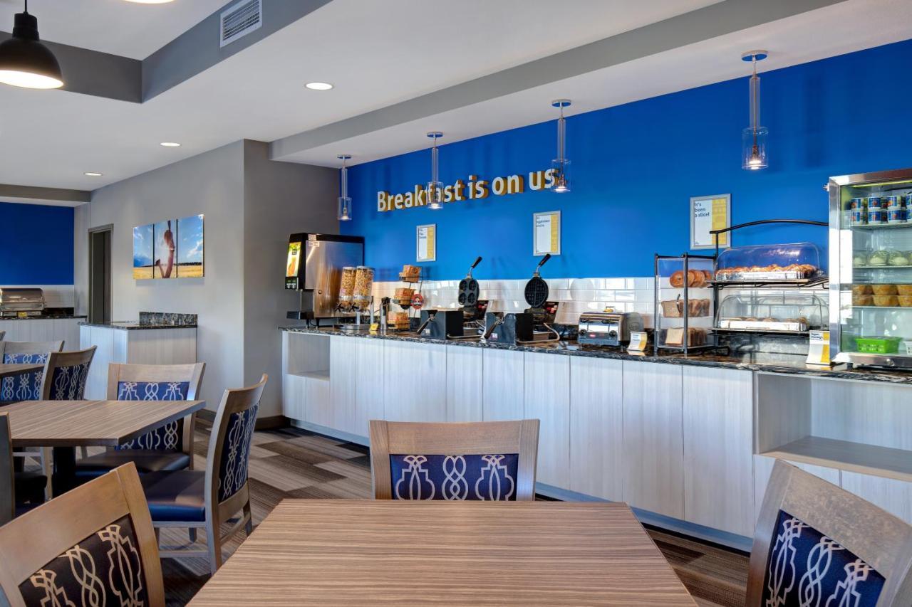 Days Inn & Suites By Wyndham Warman Buitenkant foto