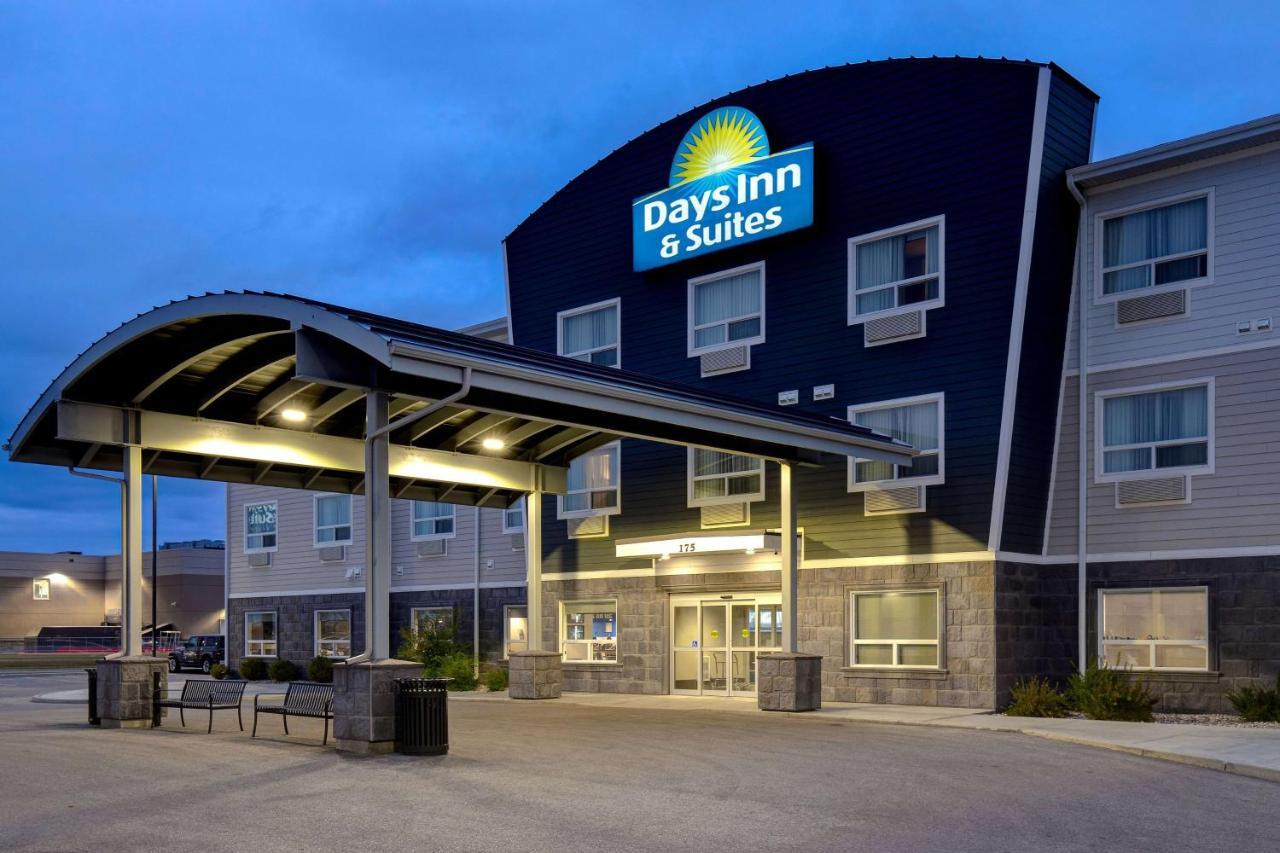 Days Inn & Suites By Wyndham Warman Buitenkant foto