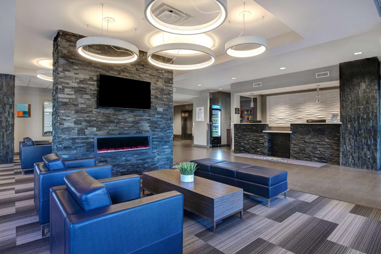 Days Inn & Suites By Wyndham Warman Buitenkant foto