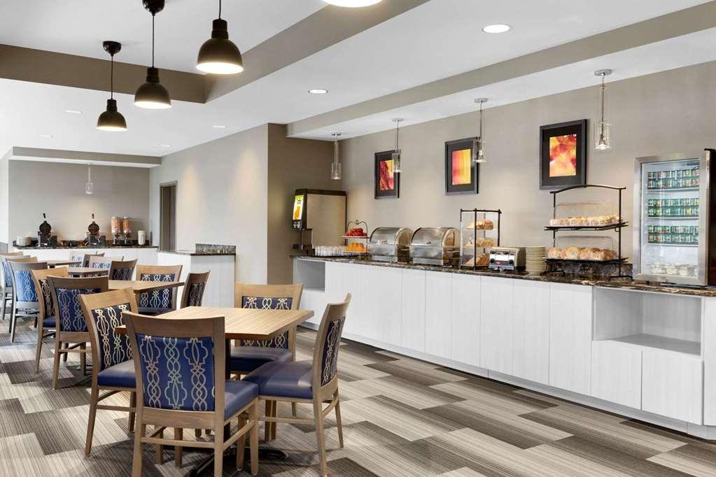 Days Inn & Suites By Wyndham Warman Buitenkant foto