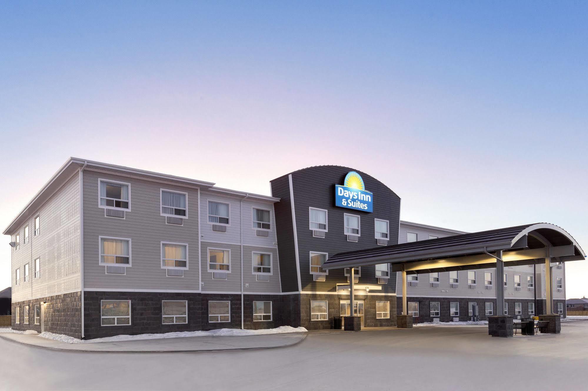 Days Inn & Suites By Wyndham Warman Buitenkant foto