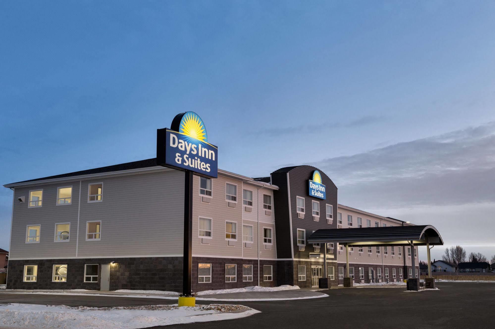 Days Inn & Suites By Wyndham Warman Buitenkant foto