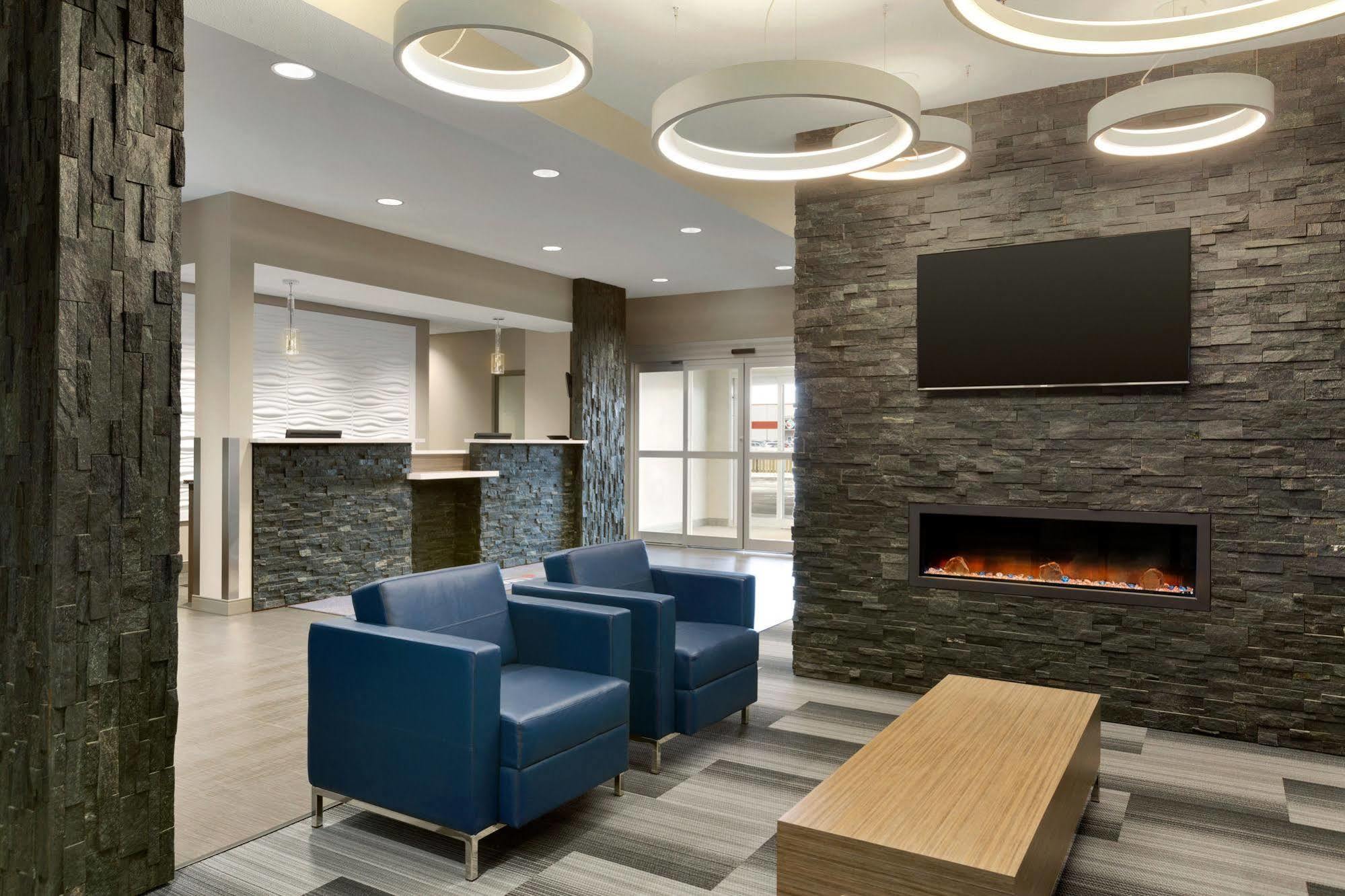 Days Inn & Suites By Wyndham Warman Buitenkant foto